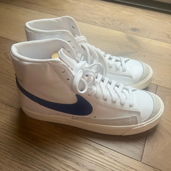royal blue and white nike blazers